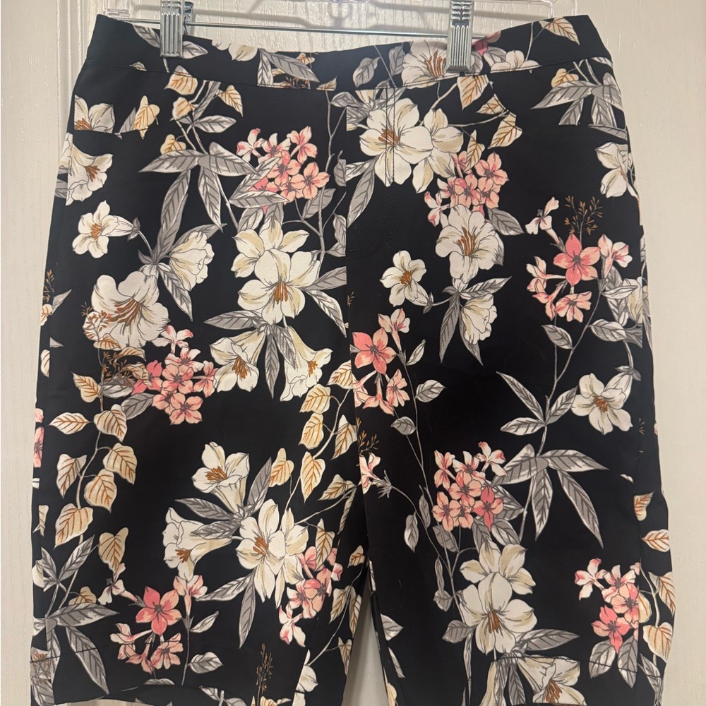 Isaac Mizrahi 24/7 stretch tropical Bermuda Shorts 7 % spandex luxury twill